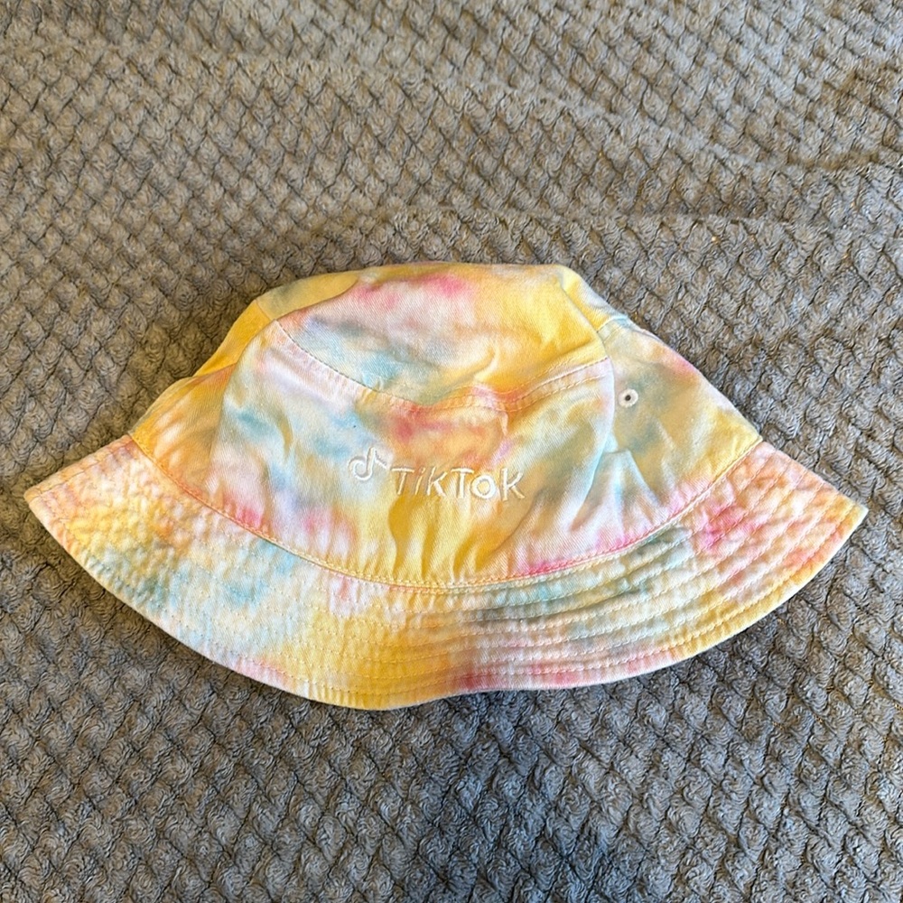 TikTok rainbow bucket hat